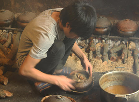 Giáp Tết, làng cá kho Đại Hoàng "nổi lửa" suốt ngày đêm 